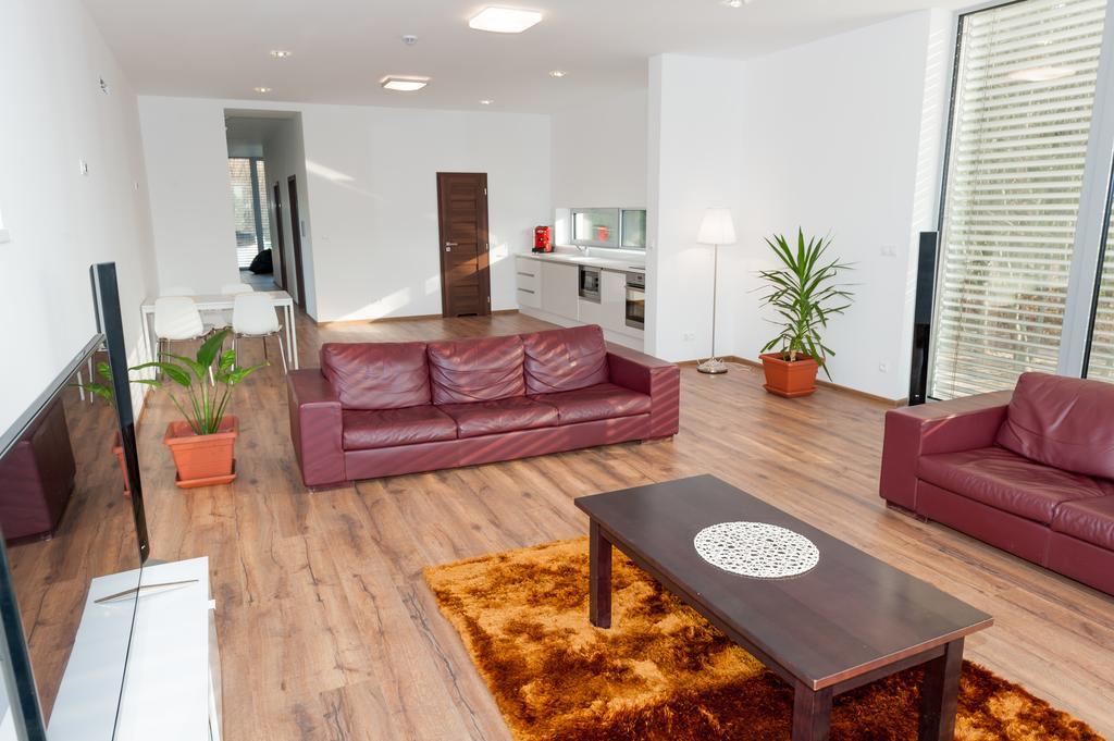 Villa Ladoven Luxusny Apartman 124M2 Martin Exterior foto