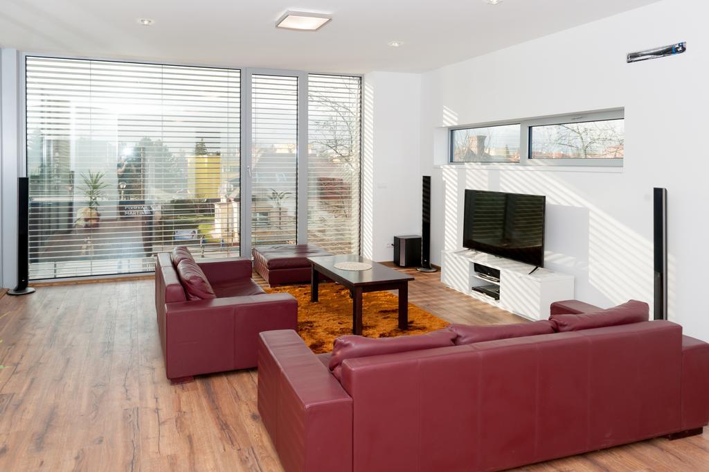 Villa Ladoven Luxusny Apartman 124M2 Martin Exterior foto