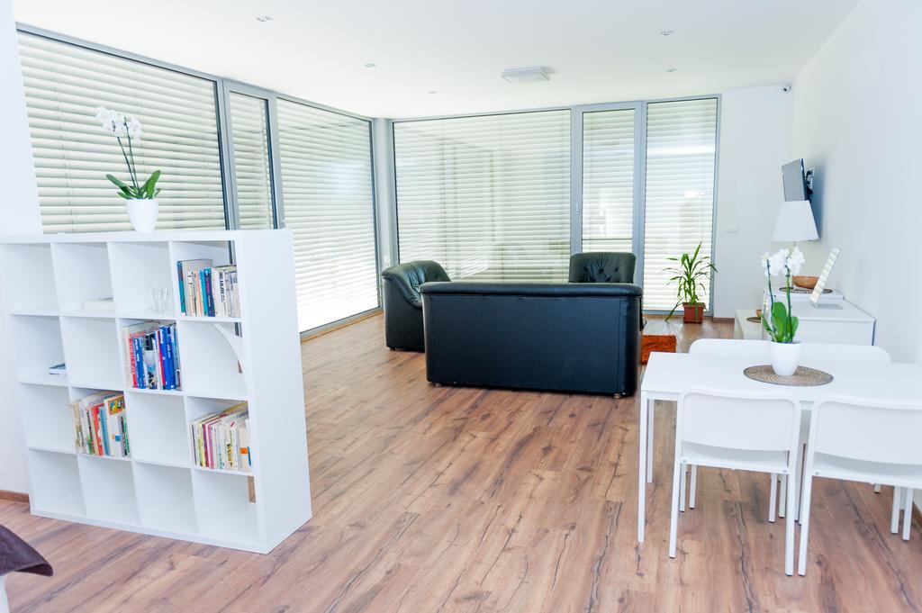 Villa Ladoven Luxusny Apartman 124M2 Martin Exterior foto